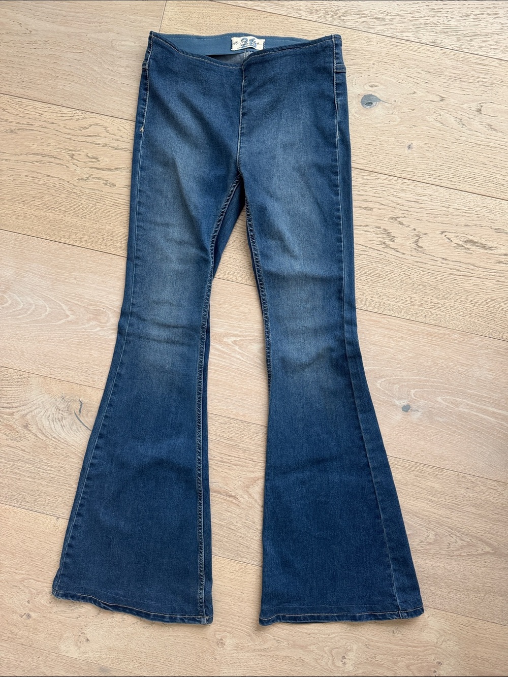 Free People We The Free Penny Pull-On Flare Jeans Size 26, like new!